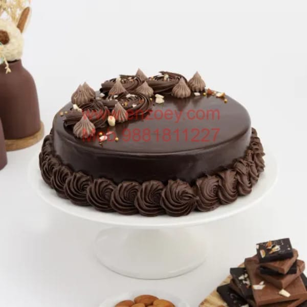 Crunchy Choco Chips Egg Less Round Shape Cake For Any Occasion,Party & Events Celebration