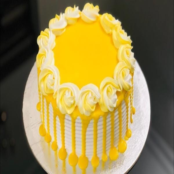 Bakery style pineapple 🍍 cake 🎂 #pineapplecake #thecakehouse #cake |  Instagram