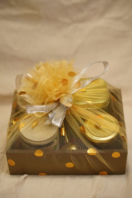 Wellness Tray contains teas and dry fruits box for perfect gift your loved once