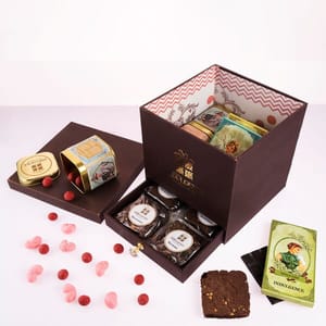 Treat Box of Premium collection (2 chocolate bars,1 tin of Pan nuts,Stuff dates,1 Florentine,1 box of cookies(6 pc),4 Brownies