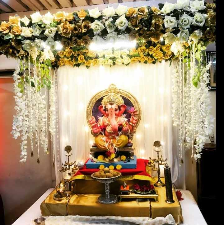 Royal Gold & White Floral Ganpati Setup